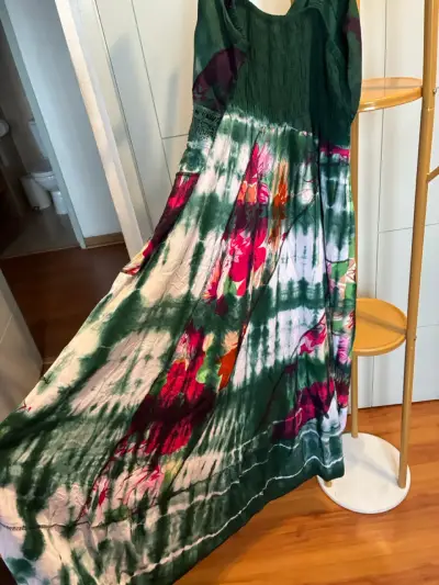 Vestido largo bohemio verde con estampado floral - miniatura 4