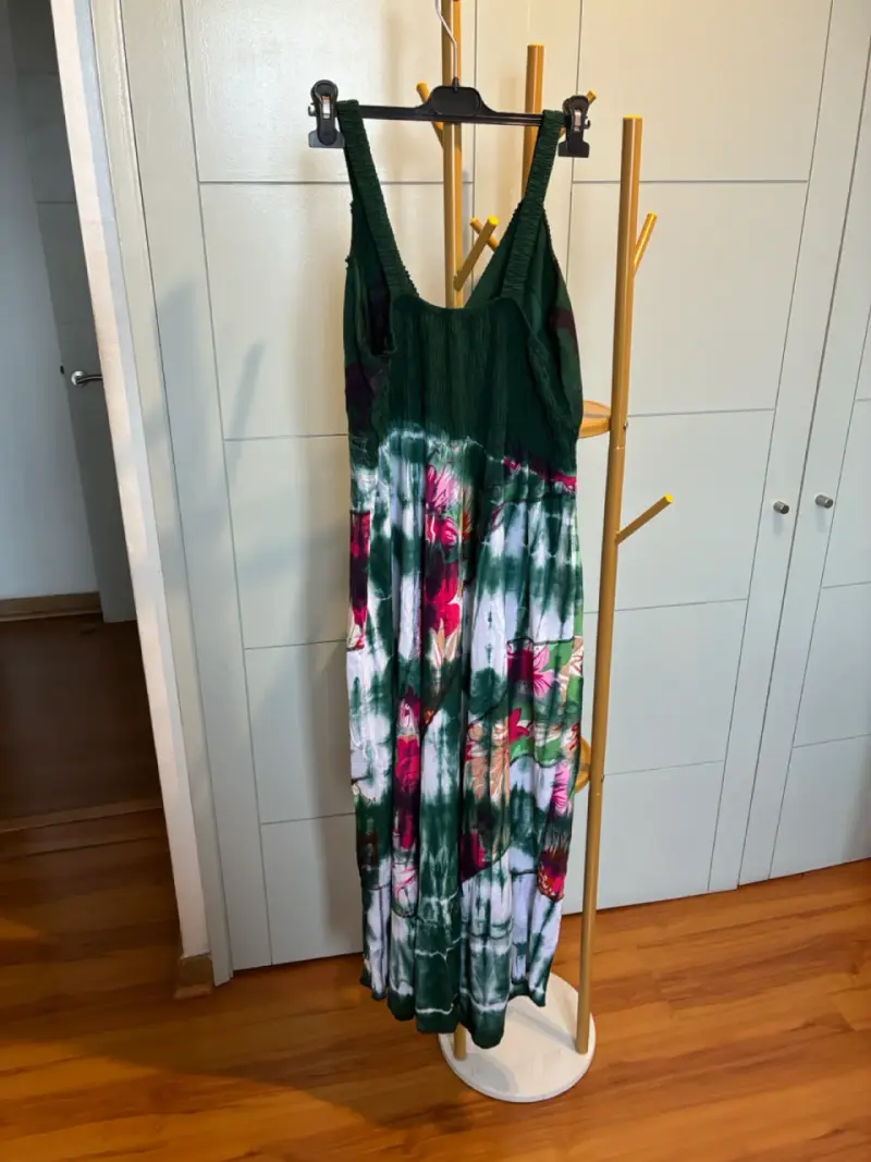 Vestido largo bohemio verde con estampado floral - 5