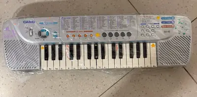Teclado Casio SA-45 con 100 Tonos y 5 Canciones Demo - miniatura 1