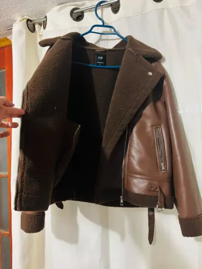 Chaqueta de cuero marrón con forro de lana - miniatura 1