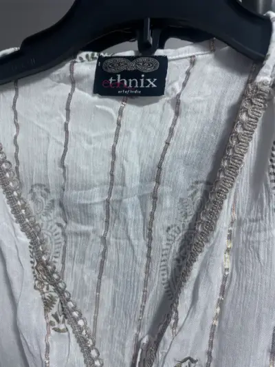 Vestido largo bohemio blanco con bordados - miniatura 3
