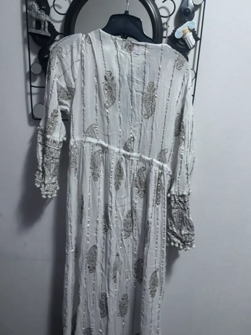 Vestido largo bohemio blanco con bordados - 5