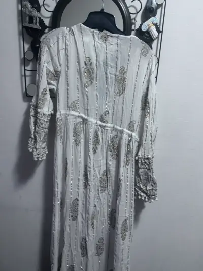 Vestido largo bohemio blanco con bordados - miniatura 5