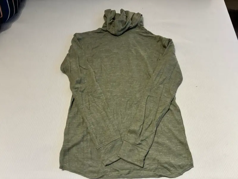 Polera manga larga verde con capucha H&M - 2