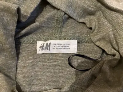 Polera manga larga verde con capucha H&M - miniatura 3
