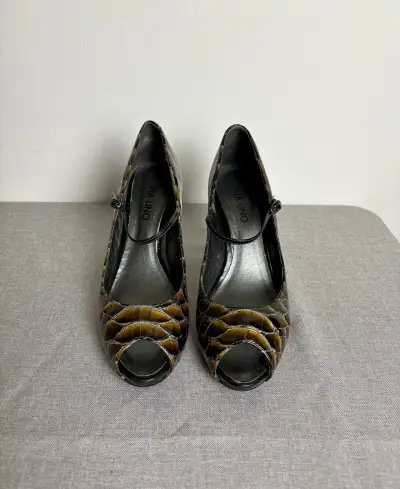 ✨ Zapatos Via Uno efecto reptil – Talla 37 chilena - miniatura 1