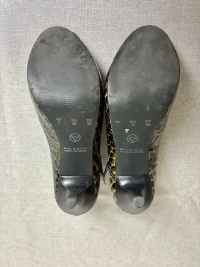 ✨ Zapatos Via Uno efecto reptil – Talla 37 chilena - miniatura 5