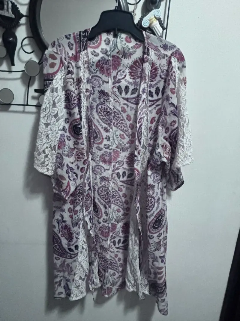 Kimono floral American Eagle con encaje - 1