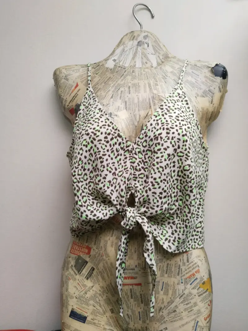 Top de tirantes con estampado animal print