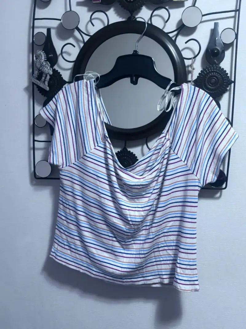 crop top plus size  Forever 21 con nudo frontal - 2