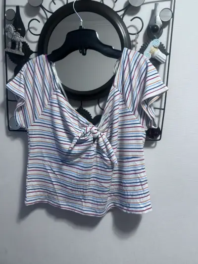 crop top plus size  Forever 21 con nudo frontal - miniatura 3