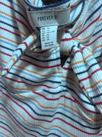 crop top plus size  Forever 21 con nudo frontal - miniatura 4