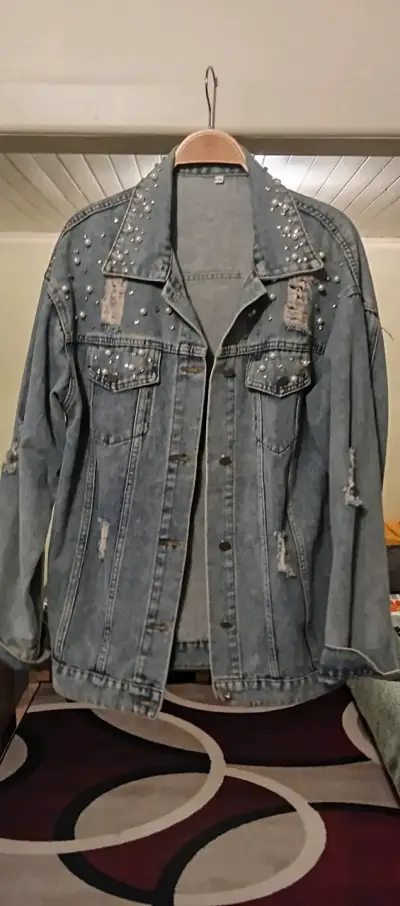 Chaqueta de mezclilla con perlas y roturas - miniatura 1