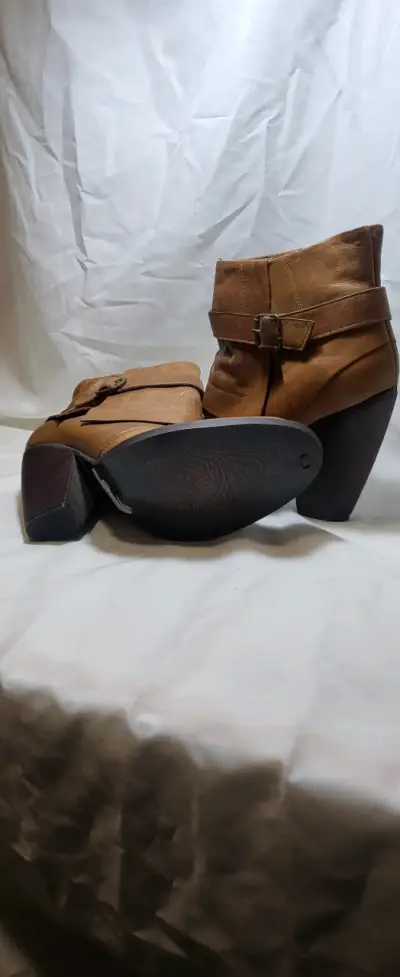 Botines de cuero marrón con tacón alto - miniatura 1