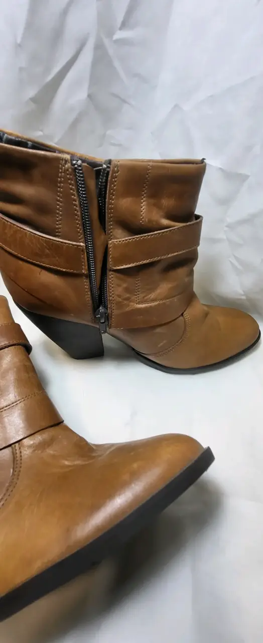 Botines de cuero marrón con tacón alto - 4