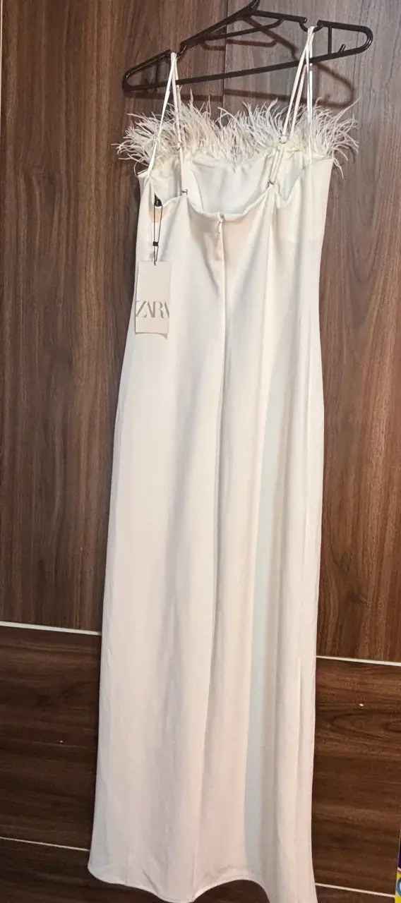 Vestido largo blanco con plumas Zara - 2