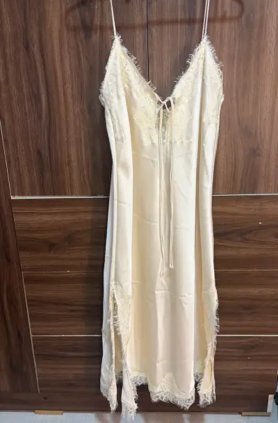 Vestido de satin encaje crema talla XS - miniatura 1