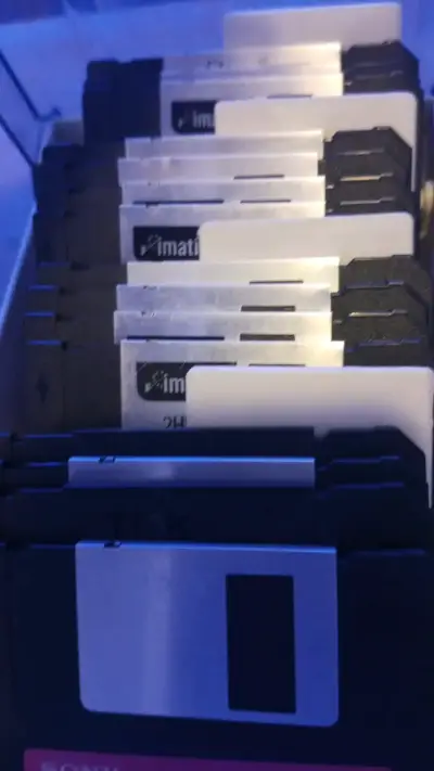 Caja disquetes con 15 disquetes - miniatura 2