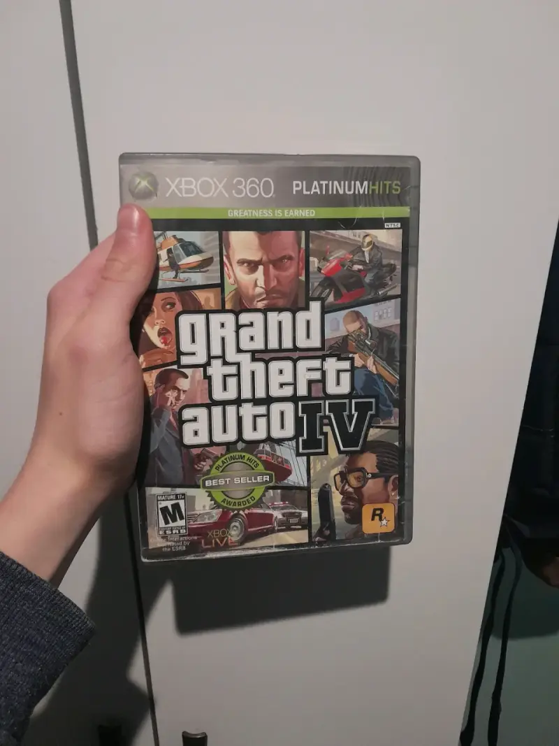 Juego Xbox 360 Grand Theft Auto IV Platinum Hits - 1