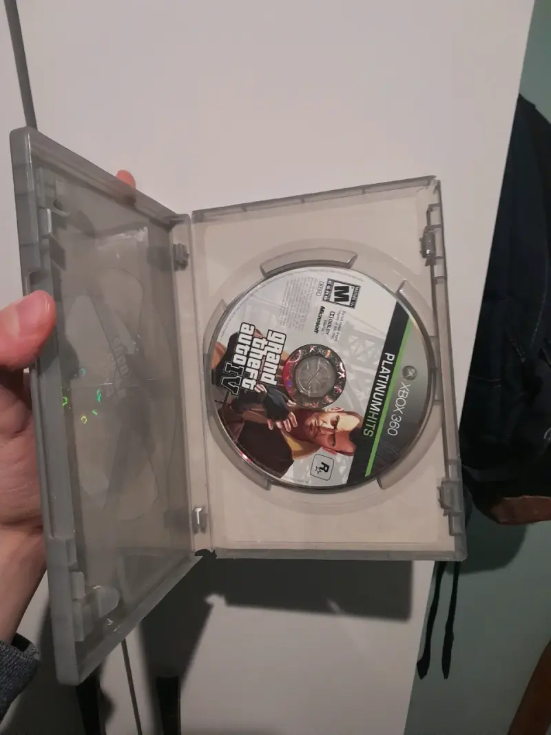 Juego Xbox 360 Grand Theft Auto IV Platinum Hits - 2