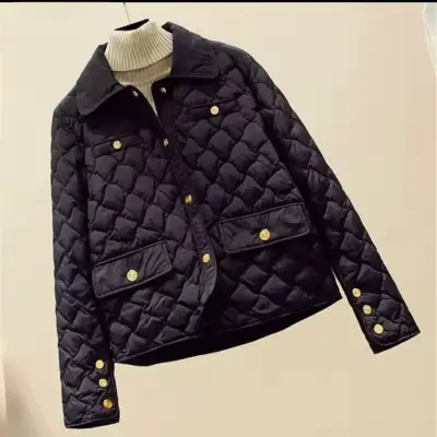Chaqueta acolchada negra con botones dorados - miniatura 3
