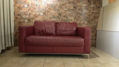Sofá Rosen cuero rojo 2 cuerpos en buen estado - miniatura 2