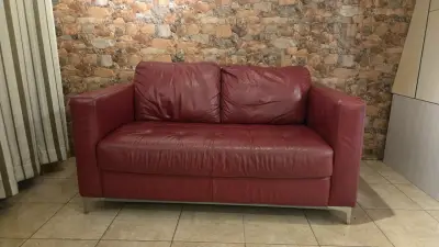 Sofá Rosen cuero rojo 2 cuerpos en buen estado - miniatura 3