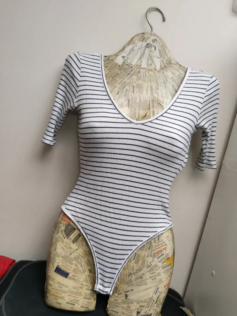 Body rayado blanco y negro Asos talla XS