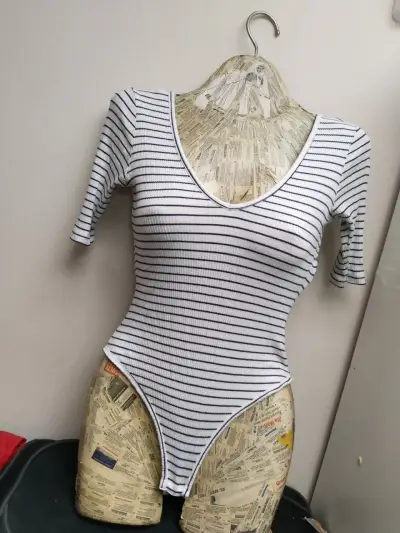 Body rayado blanco y negro Asos talla XS - miniatura 1