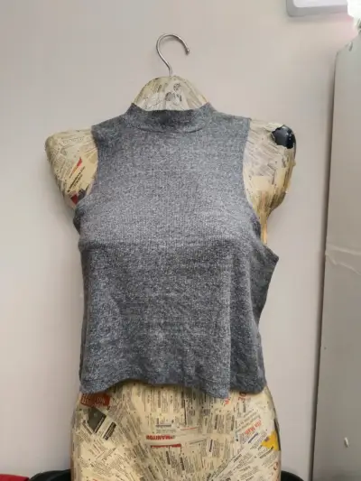 Top sin mangas gris H&M Divided - miniatura 1
