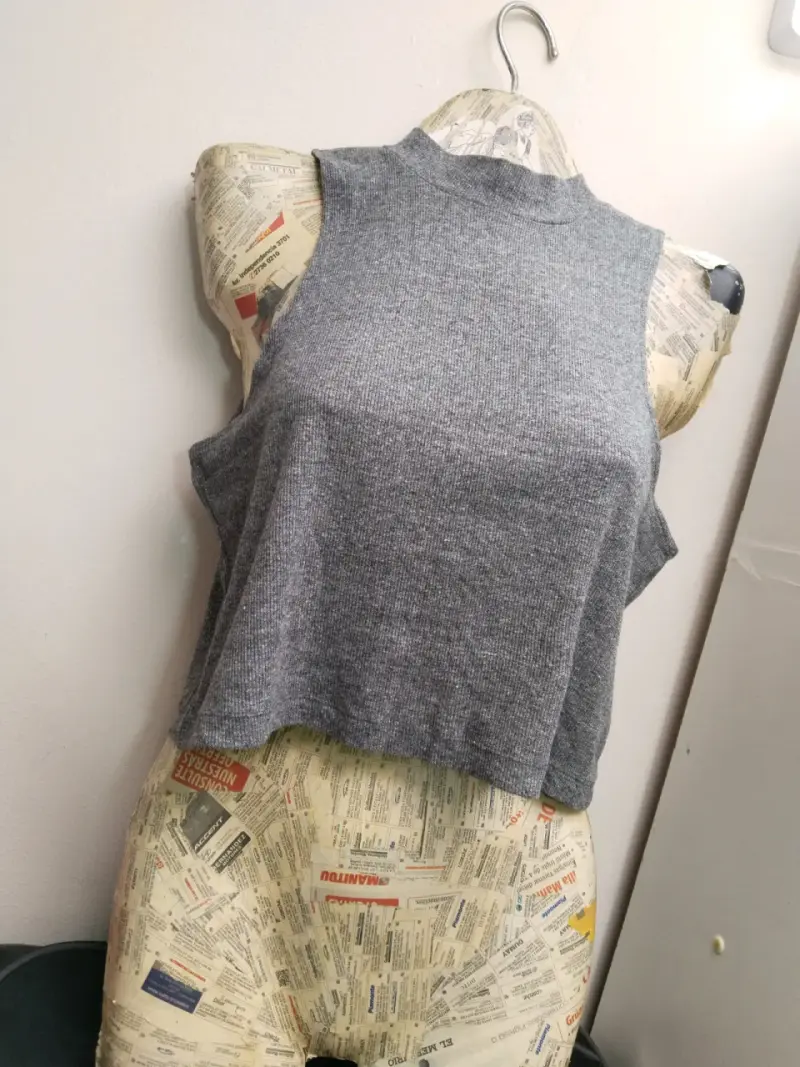 Top sin mangas gris H&M Divided - 2