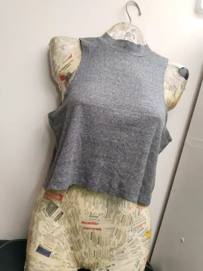 Top sin mangas gris H&M Divided - miniatura 2