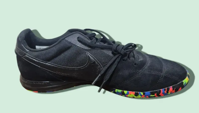 Zapatillas deportivas Nike FC negras con suela colorida - 2