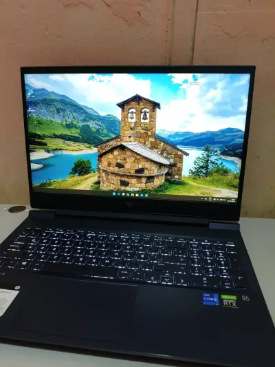 HP Victus 16 / Intel Core i7 11va Gen / 16GB RAM - miniatura 1