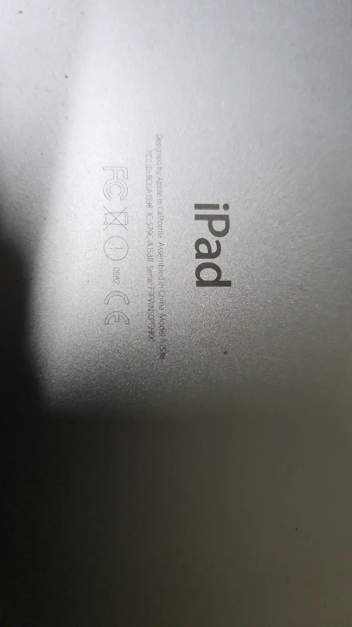 iPad mini 4 Wifi c teclado Logitech en buen estado - 2