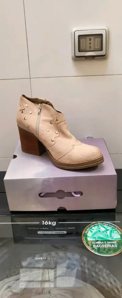 Botines de cuero rosado con tacón alto y tachas - miniatura 5