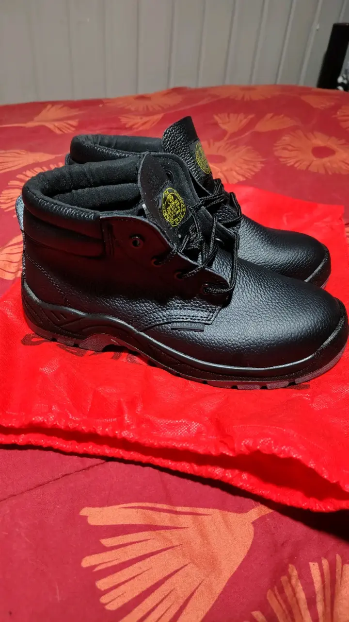 Botas de seguridad negras Steelpro Anticlavo