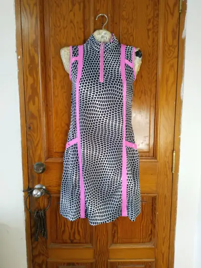 Vestido deportivo sin mangas con diseño geométrico - miniatura 1