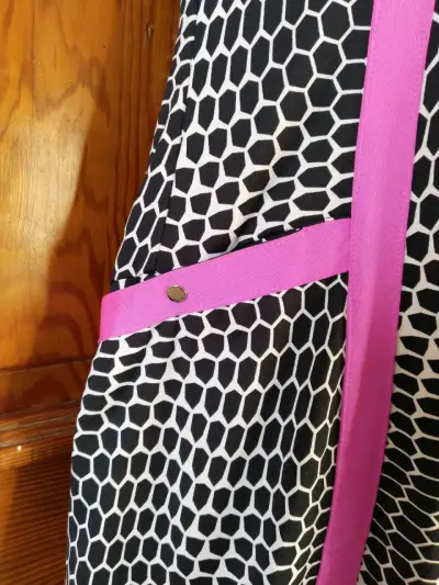 Vestido deportivo sin mangas con diseño geométrico - miniatura 3