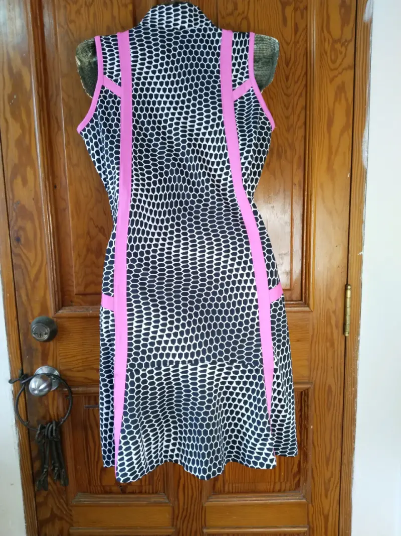 Vestido deportivo sin mangas con diseño geométrico - 4
