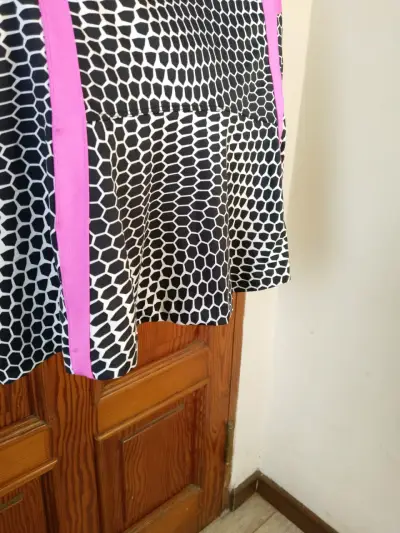 Vestido deportivo sin mangas con diseño geométrico - miniatura 5