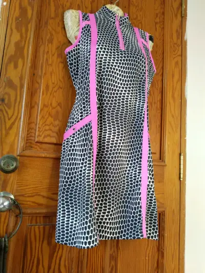 Vestido deportivo sin mangas con diseño geométrico - miniatura 6