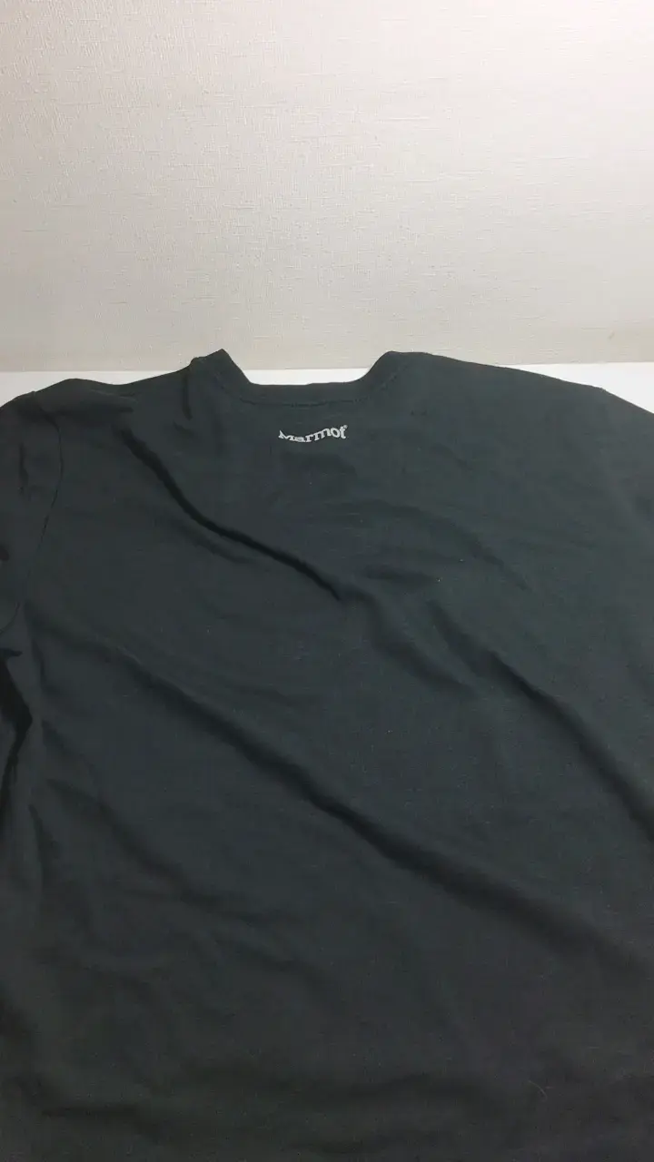 Polera negra con diseño camuflado Marmot - 2
