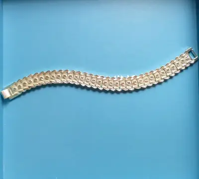 Pulsera de plata con diseño grabado - miniatura 4