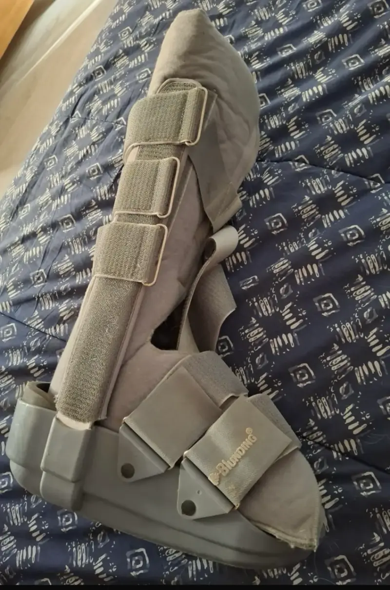 Bota ortopédica ajustable gris Buomong
