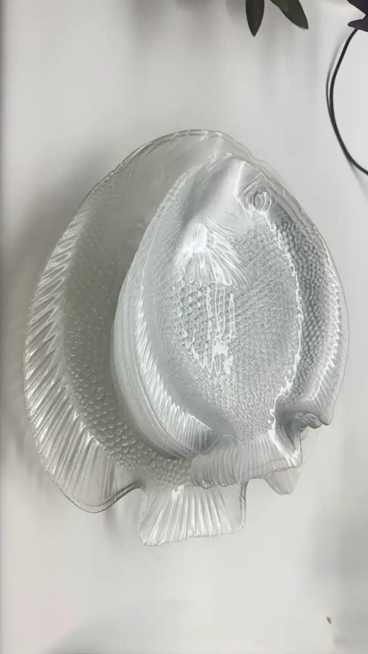 Platos de vidrio en forma de pez