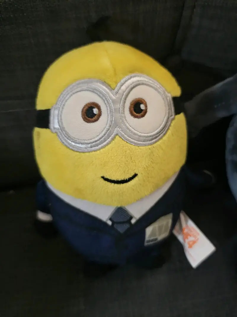 Peluche Minion con Traje Formal - 3