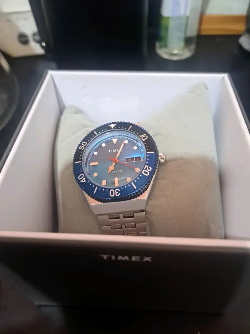 Reloj automático Timex azul con caja original - 1