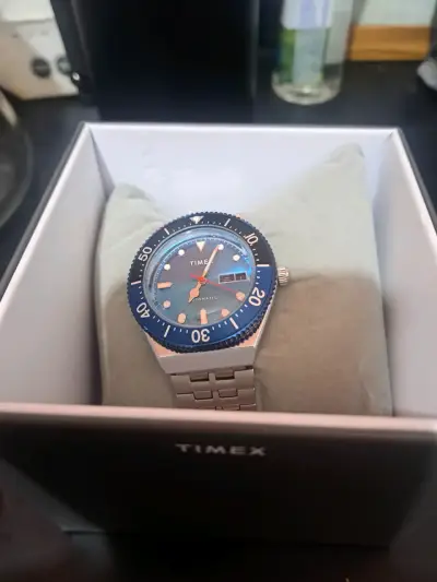 Reloj automático Timex azul con caja original - miniatura 1