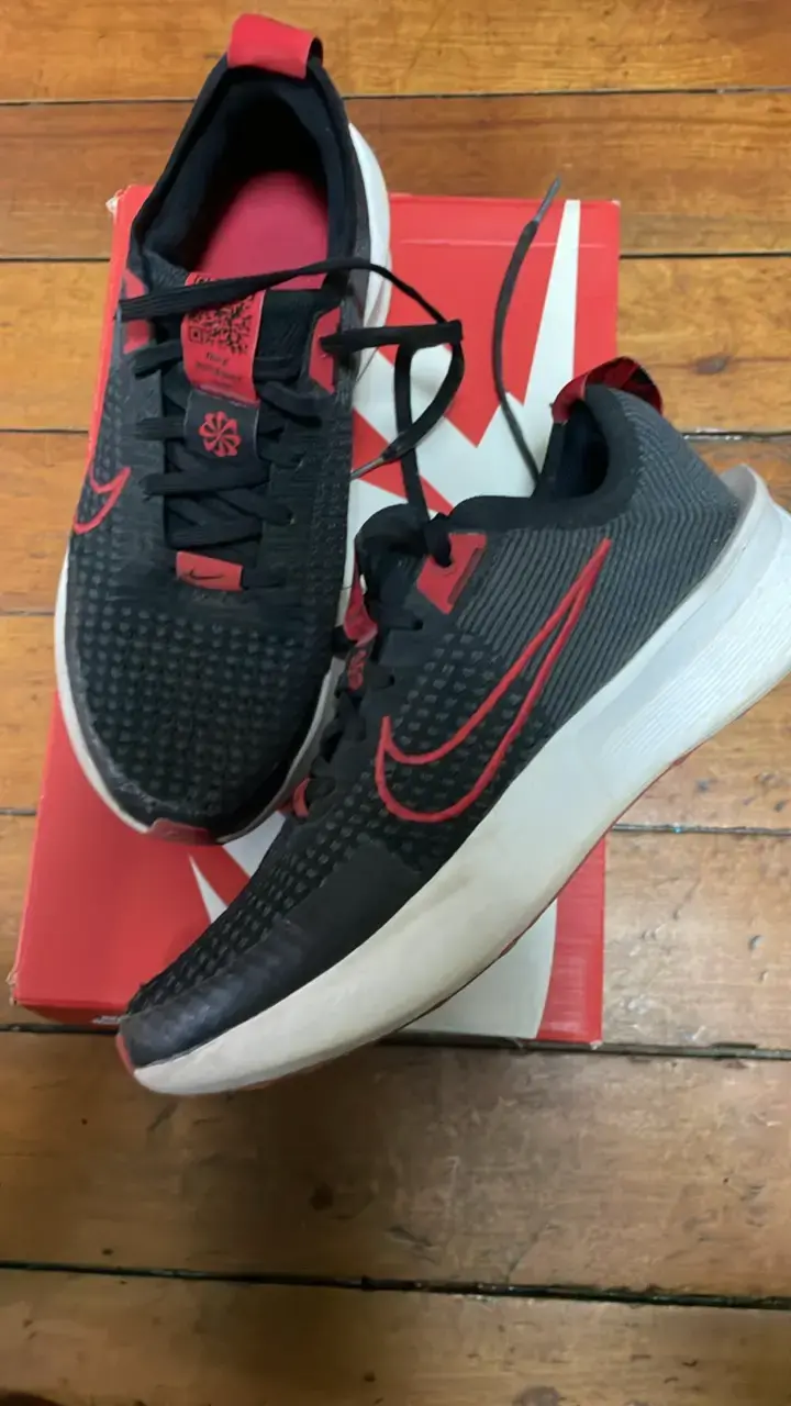 Zapatillas deportivas Nike Interact Run negras y rojas - 2